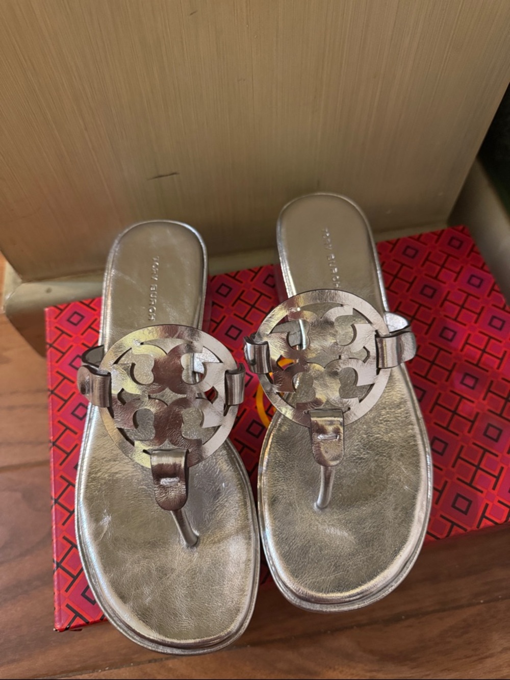 Rare Tory Burch Silver Miller Wedge Sandals - Picture 3 of 6